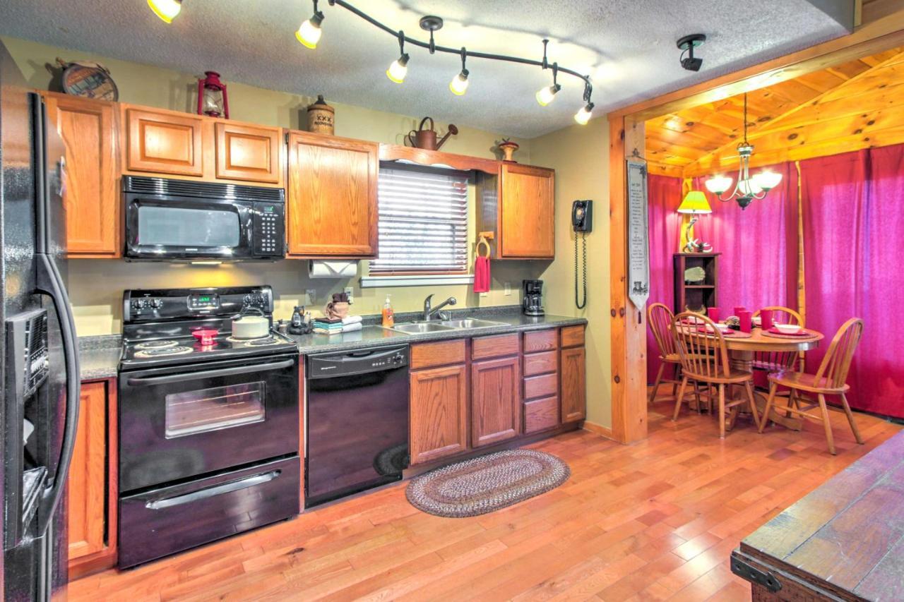 Tree Top Dream Cabin With Hot Tub In Gatlinburg! Villa Exteriör bild